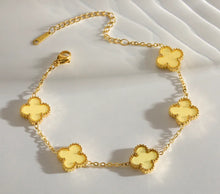 2) Brazalete trébol nacarado