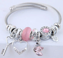 5) Love & Charms Bracelet – Pulsera de Dijes