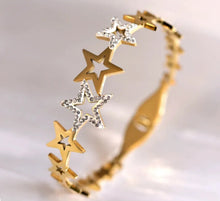 4) Colección brazaletes Golden Charms