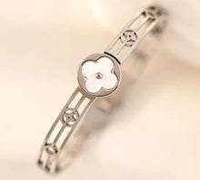 4) Colección brazaletes Golden Charms